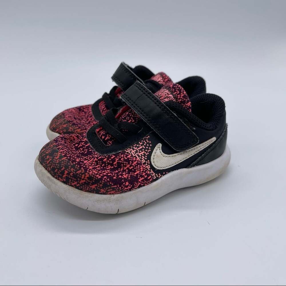 Nike Flex Contact, Youth Sneakers, Size 7C. In good used condition!